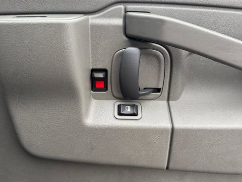 Used 2024 Chevrolet Express 2500 w/ Driver Convenience Package image 17