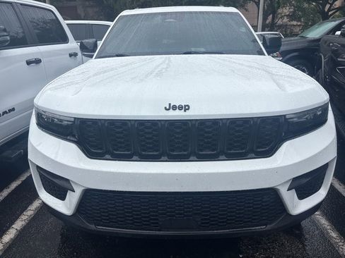 Used 2022 Jeep Grand Cherokee Altitude image 1