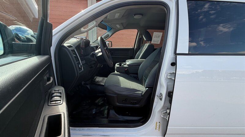 Used 2018 RAM 1500 4x4 Crew Cab w/ Chrome Appearance Group image 15
