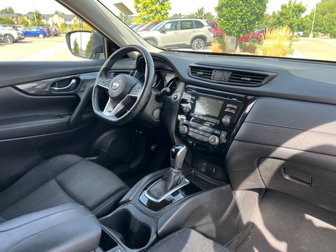 Used 2017 Nissan Rogue SV AWD/4WD image 15