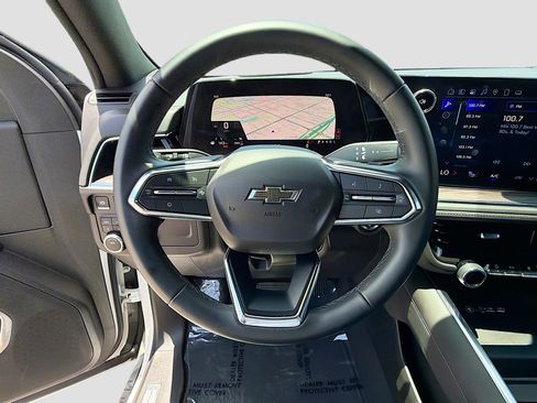 Used 2025 Chevrolet Suburban Z71 AWD/4WD image 38