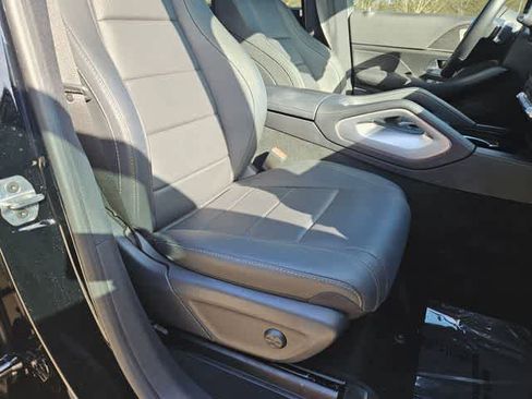 Certified 2025 Mercedes-Benz GLS 450 4MATIC image 22