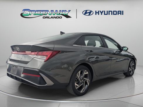 Used 2024 Hyundai Elantra SEL w/ Convenience Package FWD image 7