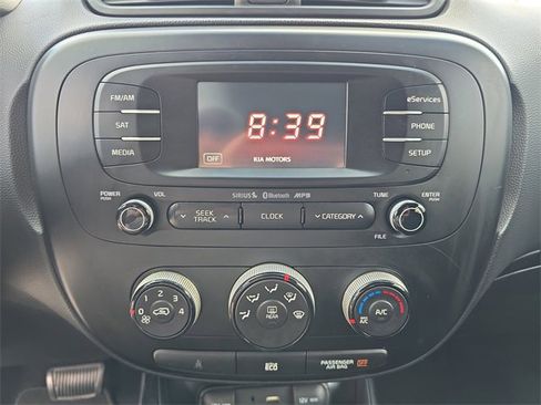 Used 2015 Kia Soul + image 16