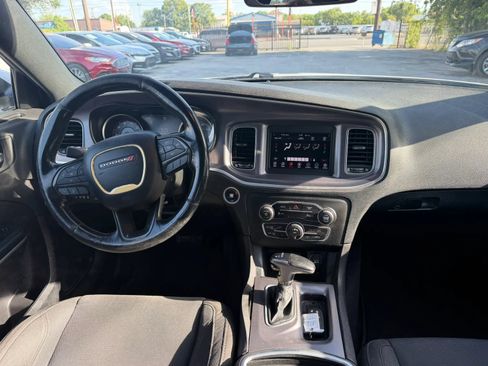 Used 2019 Dodge Charger SXT RWD image 13