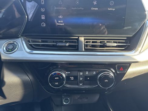 Used 2025 Chevrolet Trax LT image 18