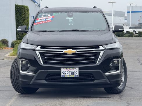 Certified 2022 Chevrolet Traverse LT image 2