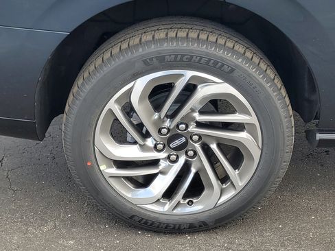 New 2025 Lincoln Navigator Reserve image 5