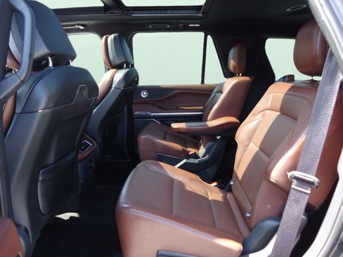 Used 2025 Lincoln Navigator Reserve AWD/4WD image 30