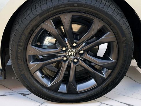 Used 2025 Toyota Sienna XSE w/ XSE Plus Package image 5