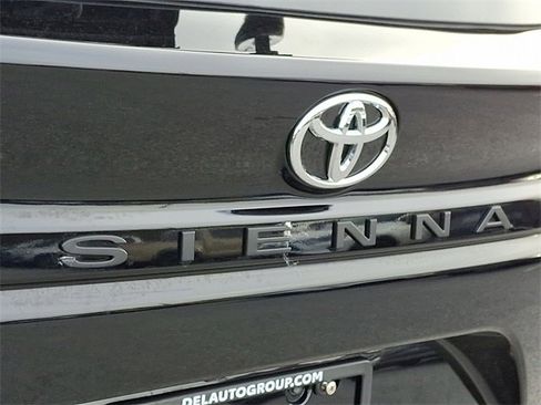 New 2026 Toyota Sienna XLE image 11