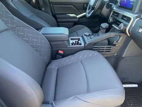 Certified 2026 Toyota Tacoma SR5 AWD/4WD image 17