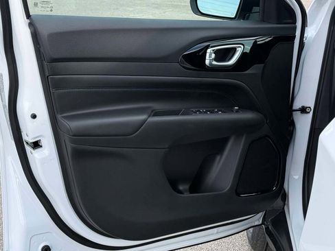 New 2026 Jeep Compass Latitude image 19