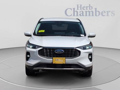 Certified 2024 Ford Escape SE FWD image 2