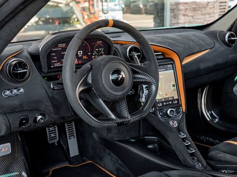 Used 2022 McLaren 765LT RWD image 22