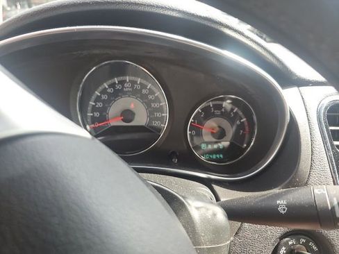 Used 2011 Chrysler 200 Touring FWD image 5