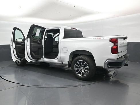 Used 2022 Chevrolet Silverado 1500 LT AWD/4WD image 46