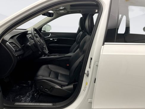 Used 2020 Volvo XC90 T5 Momentum image 11