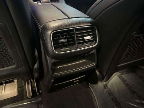 Used 2022 Mercedes-Benz GLE 350 4MATIC w/ Premium Package image 11