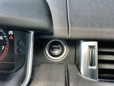Used 2018 Land Rover Range Rover Sport HSE image 17
