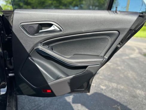 Used 2018 Mercedes-Benz CLA 250 image 23