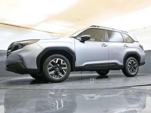 Certified 2025 Subaru Forester Premium AWD/4WD image 40