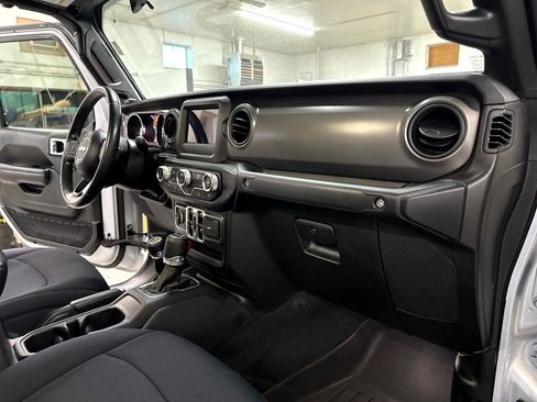 Used 2022 Jeep Gladiator Sport image 41