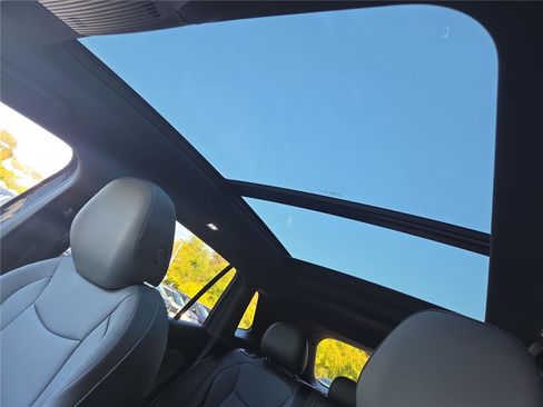 New 2025 Volkswagen Tiguan SE R-Line image 25