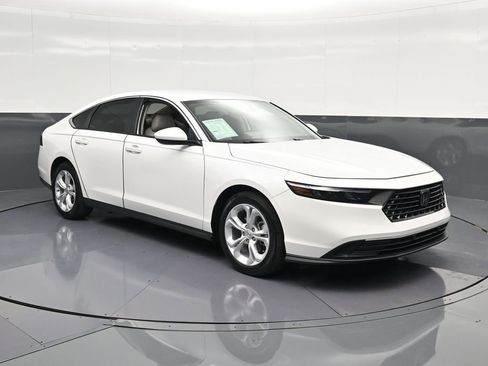 Used 2025 Honda Accord LX image 5