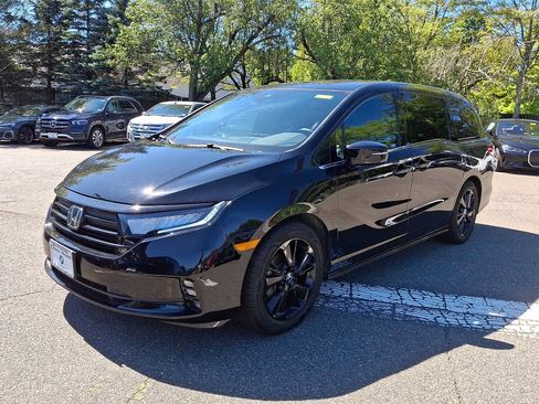 Used 2023 Honda Odyssey Sport image 3