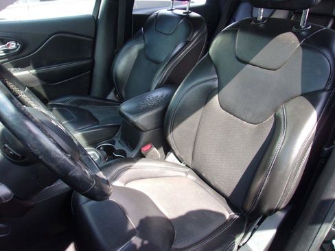 Used 2019 Jeep Cherokee Latitude Plus FWD image 7