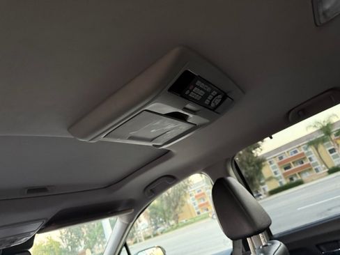 Used 2018 Honda Pilot Touring image 16