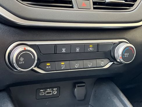 Used 2022 Nissan Altima 2.5 SV FWD image 21