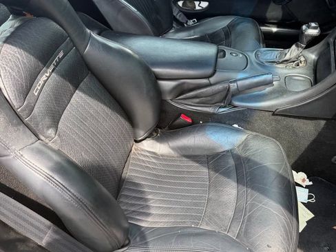 Used 2000 Chevrolet Corvette Coupe w/ Memory Pkg RWD image 8