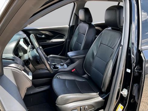 Used 2022 GMC Terrain SLT w/ Infotainment Package II FWD image 8