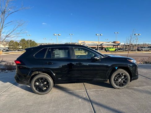Used 2025 Toyota RAV4 SE image 11