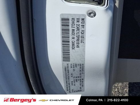 Used 2023 Chrysler Pacifica Touring-L FWD image 28