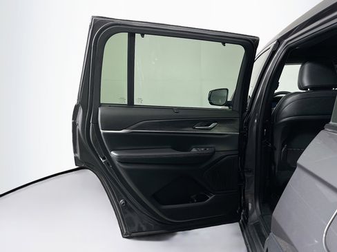 Used 2024 Jeep Grand Cherokee L Limited w/ Luxury Tech Group II image 27