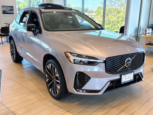 New 2026 Volvo XC60 B5 Ultra w/ Climate Package AWD/4WD image 4