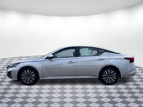 Used 2024 Nissan Altima 2.5 SV w/ SV Premium Package FWD image 4