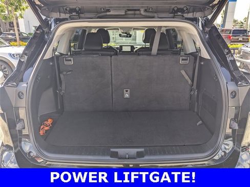 Used 2023 Toyota Highlander XLE image 8