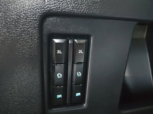 Used 2023 Ford Expedition Limited image 11