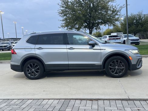 Certified 2022 Volkswagen Tiguan SE w/ Panoramic Sunroof Package image 11