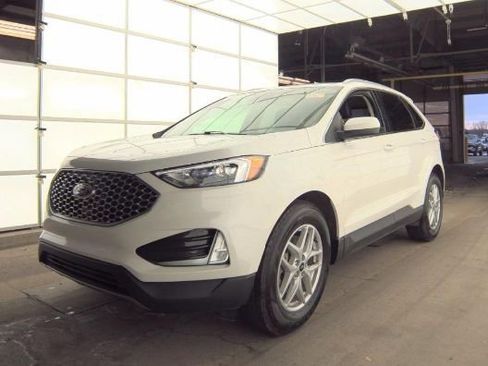 Used 2024 Ford Edge SEL w/ Convenience Package image 2