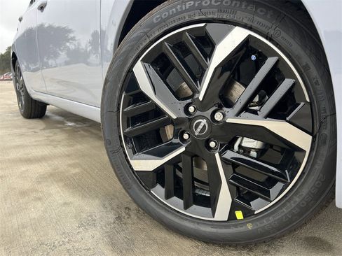 New 2025 Nissan Versa SR w/ Trunk Package image 8