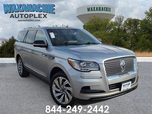 Used 2023 Lincoln Navigator Reserve image 1