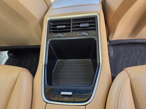 Used 2018 Porsche Panamera image 28