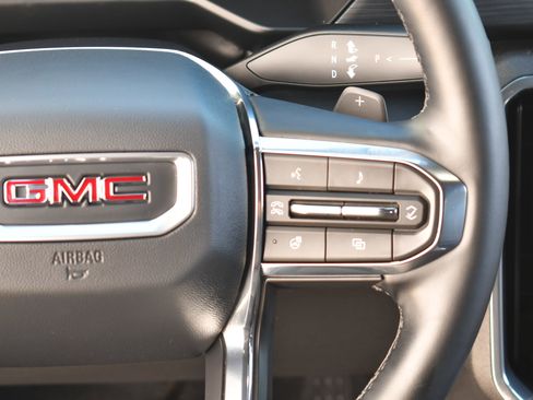 Used 2025 GMC Acadia Elevation FWD image 20