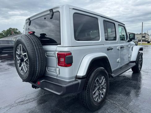 Used 2024 Jeep Wrangler Unlimited Sahara AWD/4WD image 3