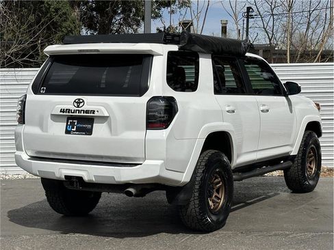 Used 2016 Toyota 4Runner SR5 image 10